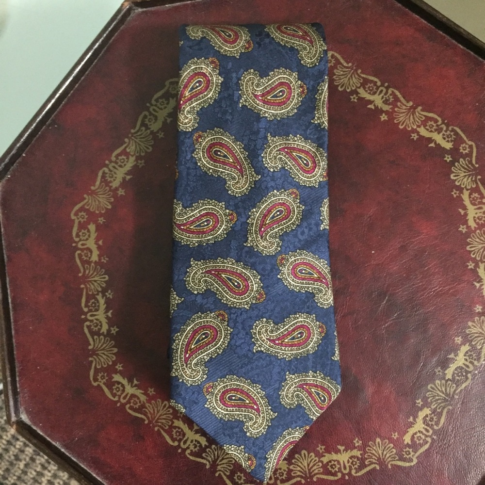 Neil Martin navy paisley silk tie